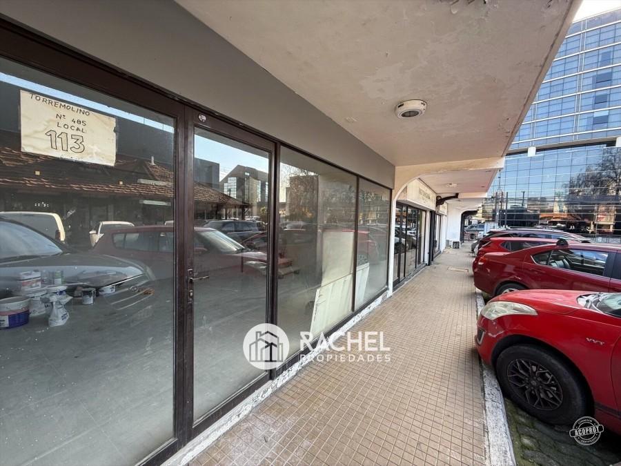 SE ARRIENDA LOCAL COMERCIAL REMODELADO EN CENTRO COMERCIAL CON ALTO FLUJO – Torremolinos con Avda Alemania