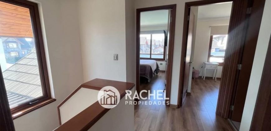 SE VENDE HERMOSA CASA CON QUINCHO Y PISCINA sector Portal de la Frontera