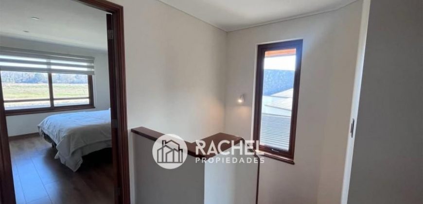 SE VENDE HERMOSA CASA CON QUINCHO Y PISCINA sector Portal de la Frontera