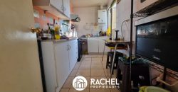EN VENTA CASA EN PASAJE DE TRES DORMITORIOS