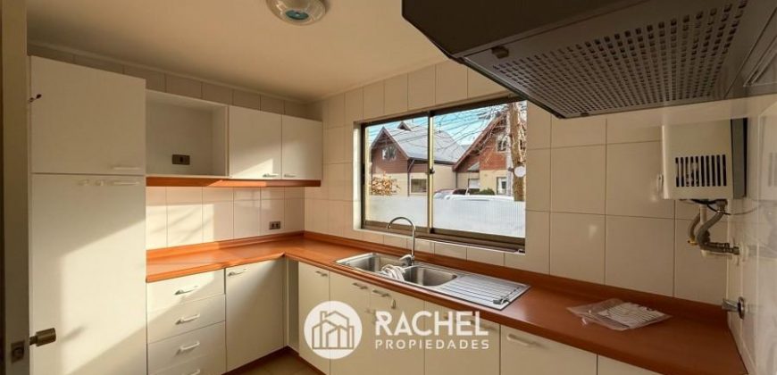 SE ARRIENDA LINDA Y BIEN MANTENIDA CASA -Condominio Altos del Maipo