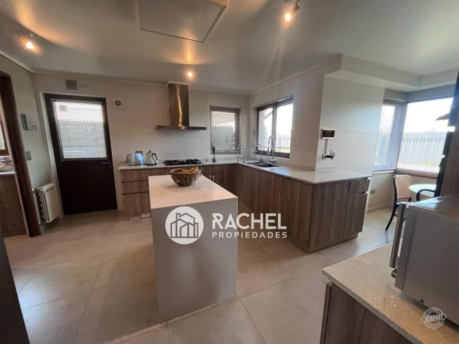 SE VENDE HERMOSA CASA CON QUINCHO Y PISCINA sector Portal de la Frontera