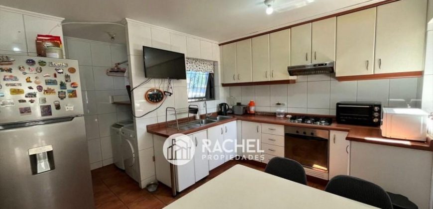 EN VENTA GRAN CASA 4 DORMITORIOS MÁS SERVICIO SECTOR PONIENTE