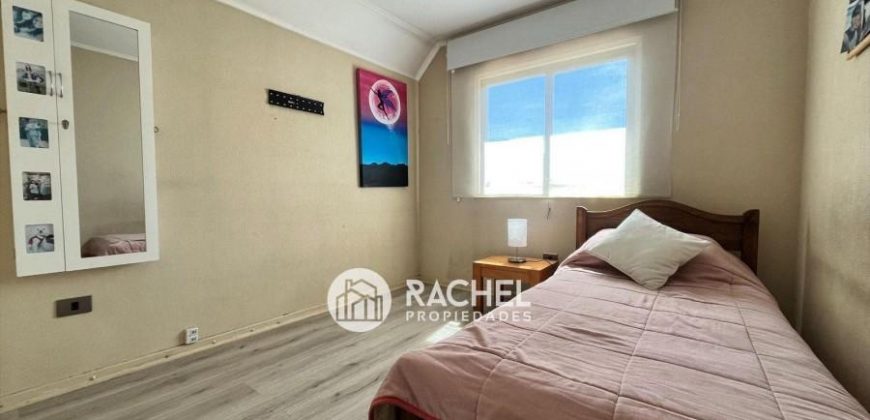 EN VENTA GRAN CASA 4 DORMITORIOS MÁS SERVICIO SECTOR PONIENTE