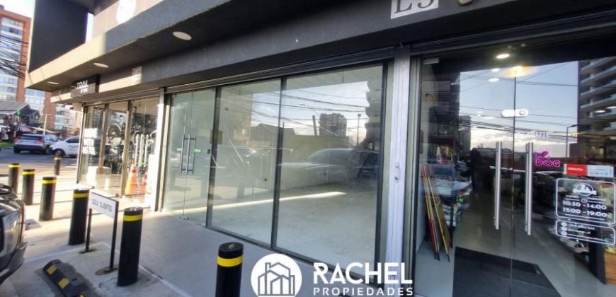 SE ARRIENDA LOCAL EN CALLE DE ALTO FLUJO, SECTOR HOCHTETTER COLEGIO ALEMAN