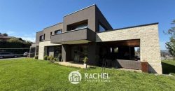 SE VENDE MARAVILLOSA CASA MEDITERRANEA CON GRAN TERRENO EN CONDOMINIO- Lomas del Carmen