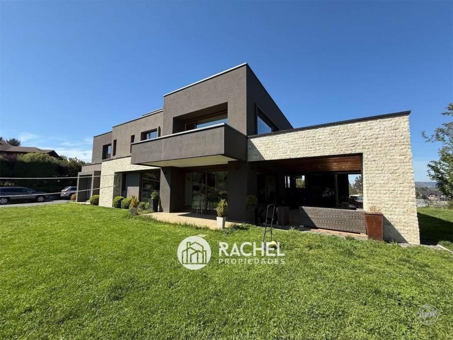 SE VENDE MARAVILLOSA CASA MEDITERRANEA CON GRAN TERRENO EN CONDOMINIO- Lomas del Carmen