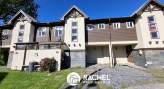 EN VENTA CASA AMOBLADA 3 DORMITORIOS EN CONDOMINIO A MINUTOS DEL CENTRO DE PUCON