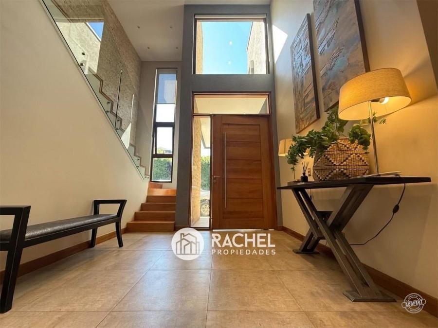 SE VENDE MARAVILLOSA CASA MEDITERRANEA CON GRAN TERRENO EN CONDOMINIO- Lomas del Carmen