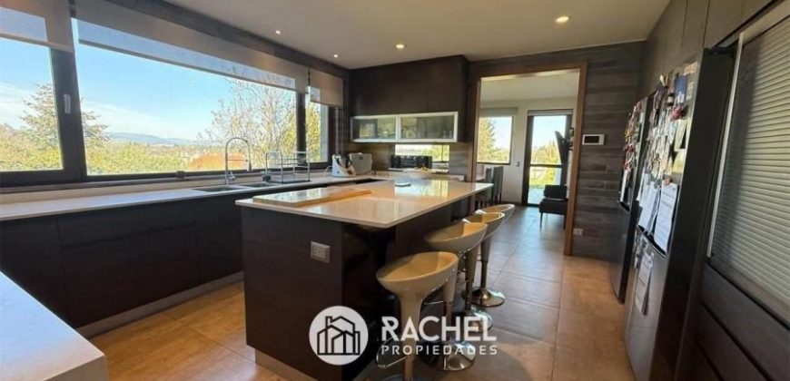 SE VENDE MARAVILLOSA CASA MEDITERRANEA CON GRAN TERRENO EN CONDOMINIO- Lomas del Carmen