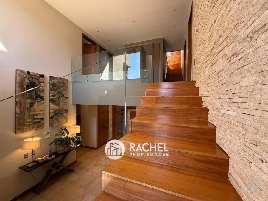 SE VENDE MARAVILLOSA CASA MEDITERRANEA CON GRAN TERRENO EN CONDOMINIO- Lomas del Carmen