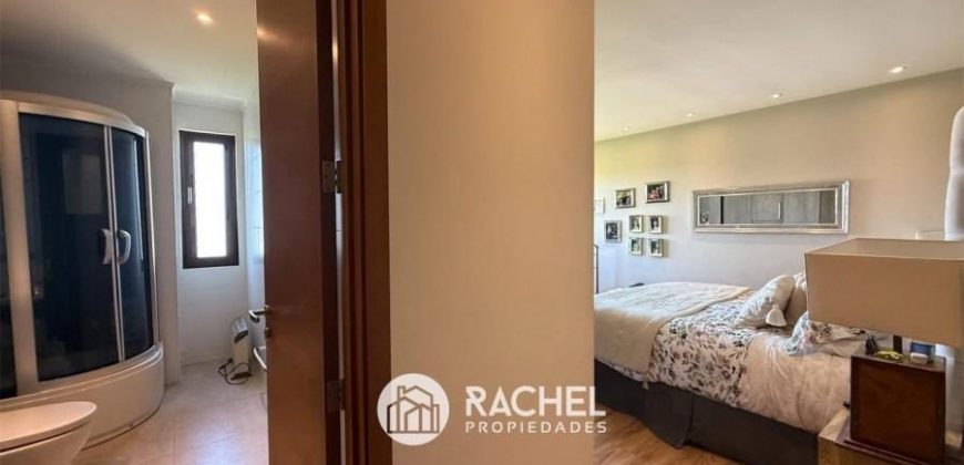SE VENDE MARAVILLOSA CASA MEDITERRANEA CON GRAN TERRENO EN CONDOMINIO- Lomas del Carmen