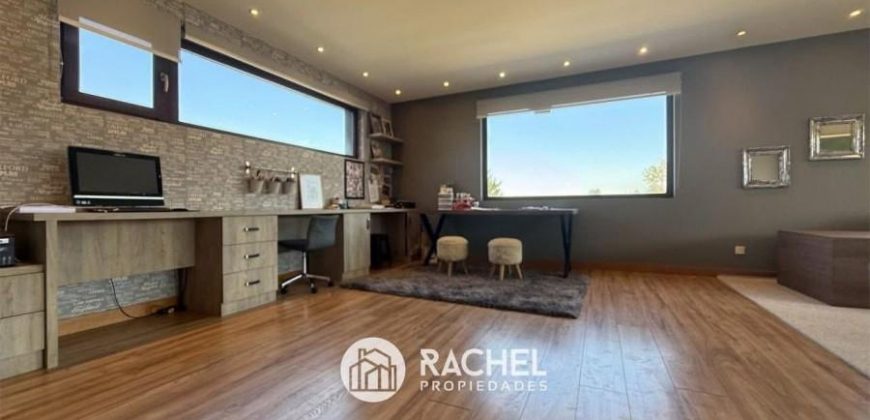 SE VENDE MARAVILLOSA CASA MEDITERRANEA CON GRAN TERRENO EN CONDOMINIO- Lomas del Carmen