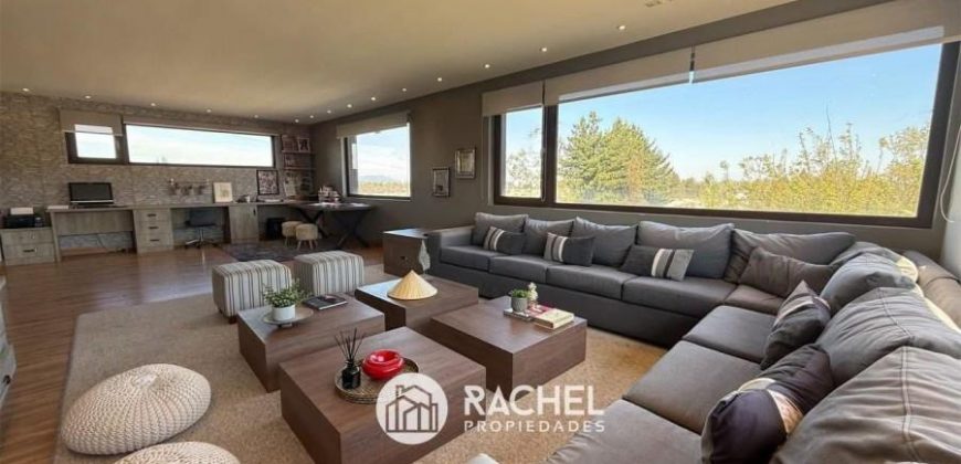 SE VENDE MARAVILLOSA CASA MEDITERRANEA CON GRAN TERRENO EN CONDOMINIO- Lomas del Carmen