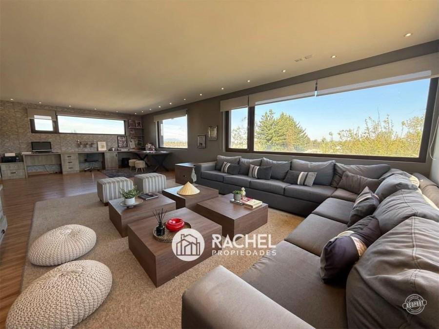 SE VENDE MARAVILLOSA CASA MEDITERRANEA CON GRAN TERRENO EN CONDOMINIO- Lomas del Carmen