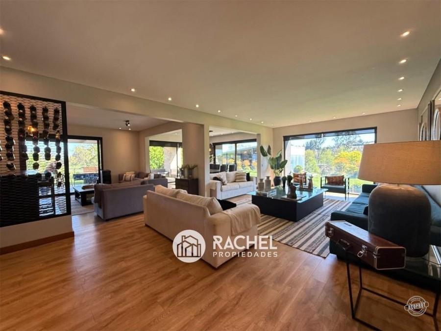 SE VENDE MARAVILLOSA CASA MEDITERRANEA CON GRAN TERRENO EN CONDOMINIO- Lomas del Carmen
