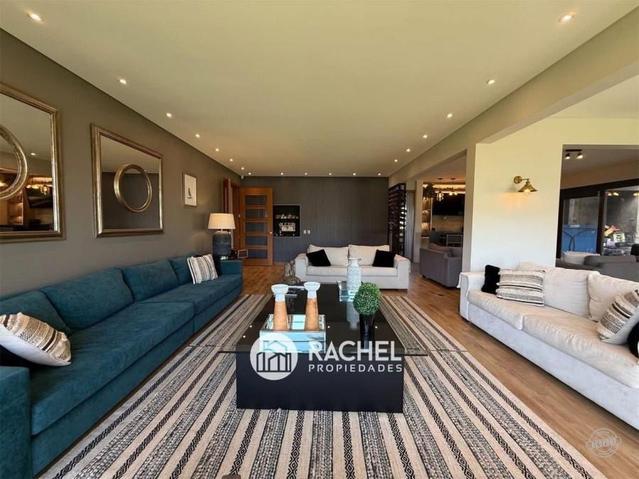 SE VENDE MARAVILLOSA CASA MEDITERRANEA CON GRAN TERRENO EN CONDOMINIO- Lomas del Carmen