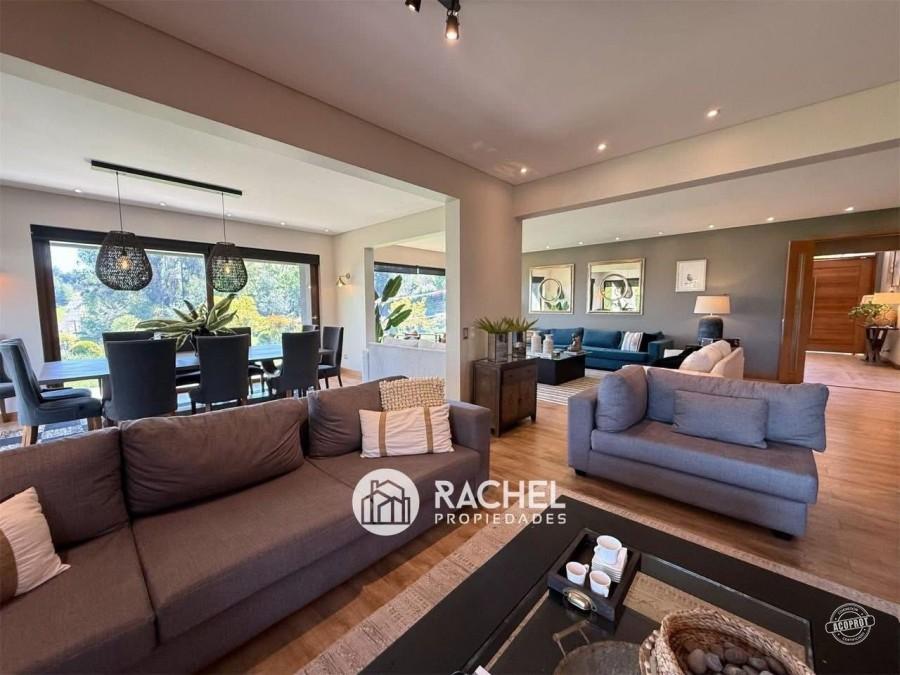SE VENDE MARAVILLOSA CASA MEDITERRANEA CON GRAN TERRENO EN CONDOMINIO- Lomas del Carmen