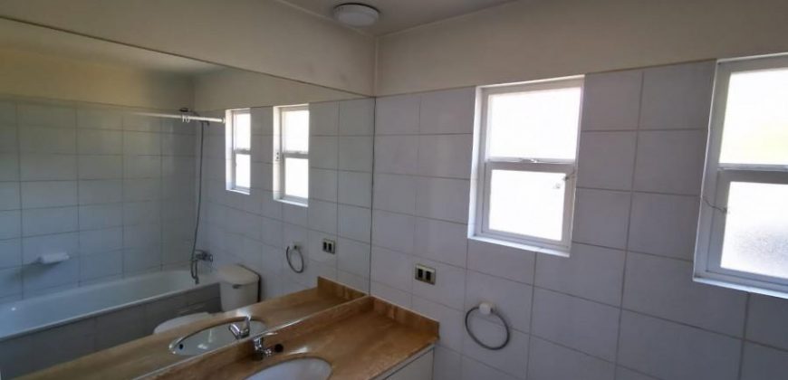 SE VENDE CASA EN BARRIO LOS CONQUISTADORES