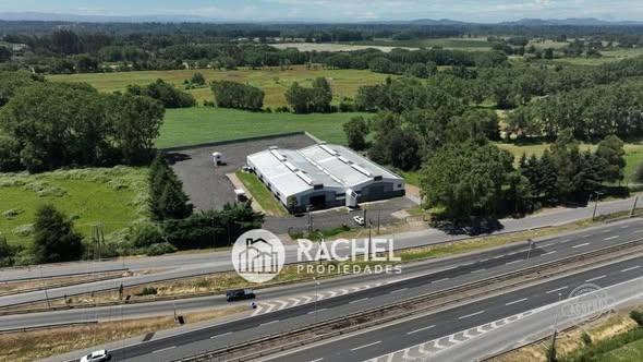 SE ARRIENDA GRAN BODEGA REMODELADA SOBRE RUTA 5- Sur/ Entrada Pillanlelbun