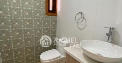 SE VENDE CASA REMODELADA Y AMPLIADA A PASOS DEL COLEGIO ALEMAN. -SECTOR HOCHSTETTER.