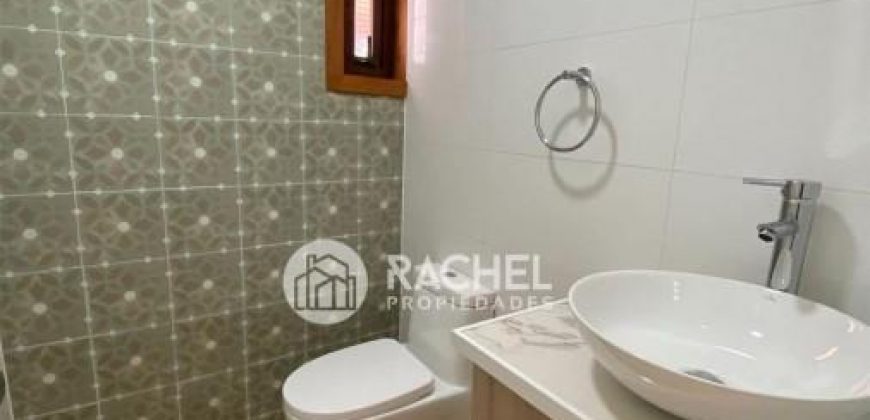 SE VENDE CASA REMODELADA Y AMPLIADA A PASOS DEL COLEGIO ALEMAN. -SECTOR HOCHSTETTER.