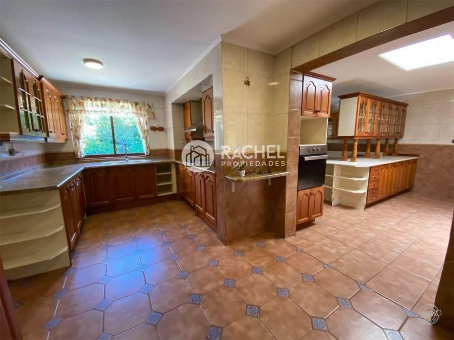 SE VENDE GRAN CASA CON QUINCHO Y PISCINA EN AVDA LOS CONQUISTADORES- Barrio Inglés