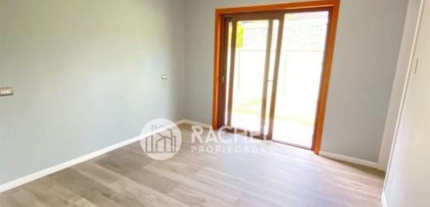 SE VENDE CASA REMODELADA Y AMPLIADA A PASOS DEL COLEGIO ALEMAN. -SECTOR HOCHSTETTER.
