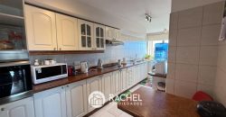 SE VENDE SOLEADO DEPTO CON 4 DORMITORIOS- Edificio Versalles, Calle Francia
