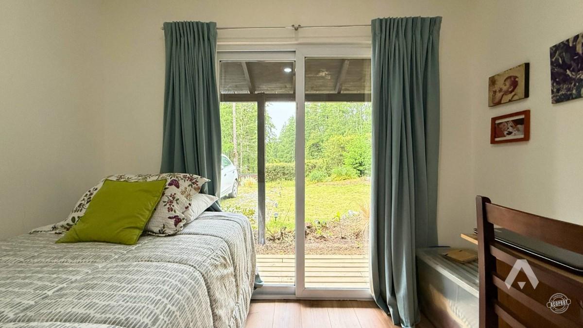 Parcela con dos casas y piscina en Pucón