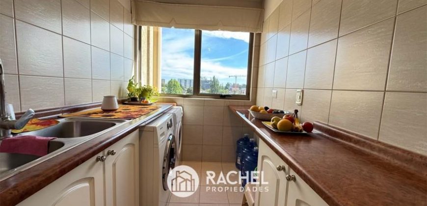SE VENDE SOLEADO DEPTO CON 4 DORMITORIOS- Edificio Versalles, Calle Francia