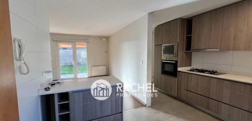 SE ARRIENDA HERMOSA CASA EN CONDOMINIO SECTOR PONIENTE