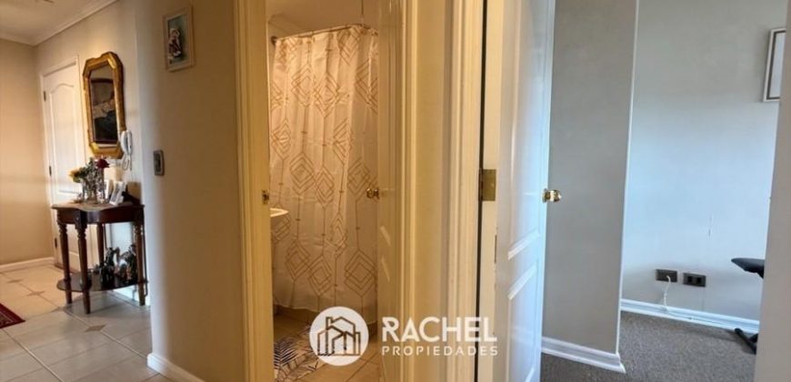 SE VENDE SOLEADO DEPTO CON 4 DORMITORIOS- Edificio Versalles, Calle Francia