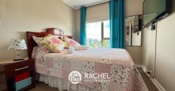 SE VENDE SOLEADO DEPTO CON 4 DORMITORIOS- Edificio Versalles, Calle Francia