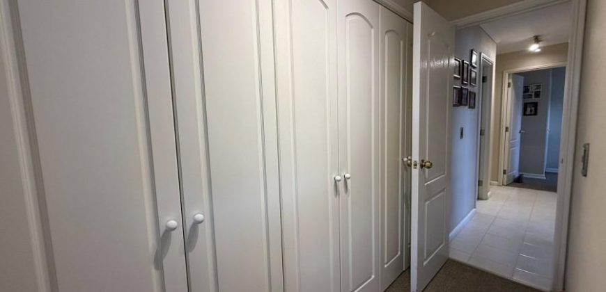 SE VENDE SOLEADO DEPTO CON 4 DORMITORIOS- Edificio Versalles, Calle Francia
