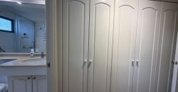SE VENDE SOLEADO DEPTO CON 4 DORMITORIOS- Edificio Versalles, Calle Francia