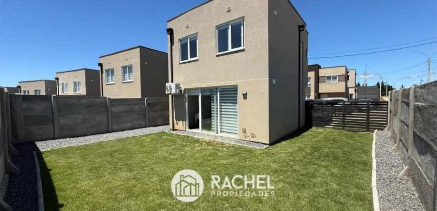 SE VENDE CASA MEDITERRÁNEA SEMINUEVA EN CONDOMINIO TERRANOVA