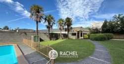 SE VENDE SOLEADO DEPTO CON 4 DORMITORIOS- Edificio Versalles, Calle Francia