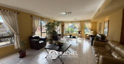 SE VENDE SOLEADO DEPTO CON 4 DORMITORIOS- Edificio Versalles, Calle Francia