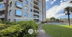 SE VENDE SOLEADO DEPTO CON 4 DORMITORIOS- Edificio Versalles, Calle Francia