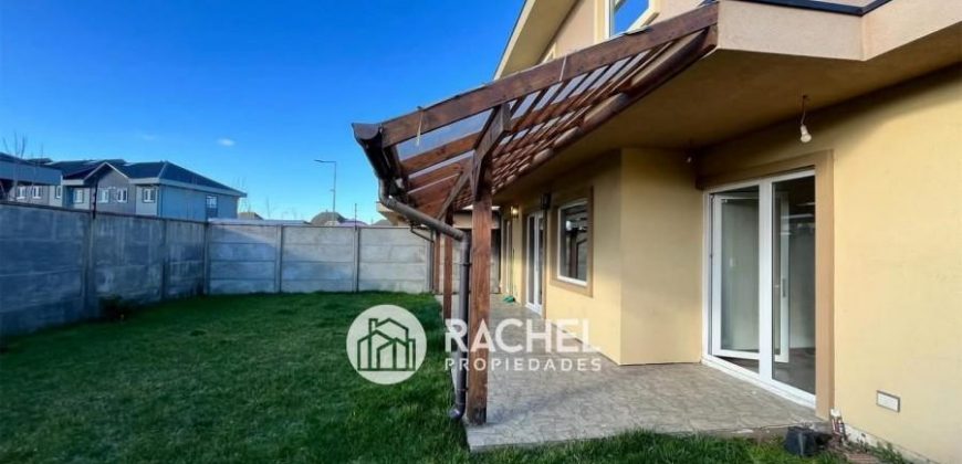 SE ARRIENDA HERMOSA CASA EN CONDOMINIO SECTOR PONIENTE