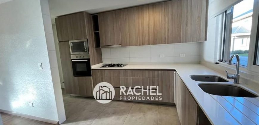 SE ARRIENDA HERMOSA CASA EN CONDOMINIO SECTOR PONIENTE