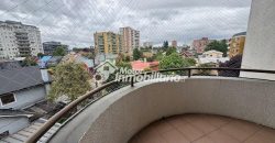 SE ARRIENDA GRAN DEPARTAMENTO DE 4 DORMITORIOS, 3 BAÑOS, 2 ESTACIONAMIENTOS Y 1 BODEGA EN TEMUCO, A PASOS DE CLÍNICAS Y CENTROS COMERCIALES