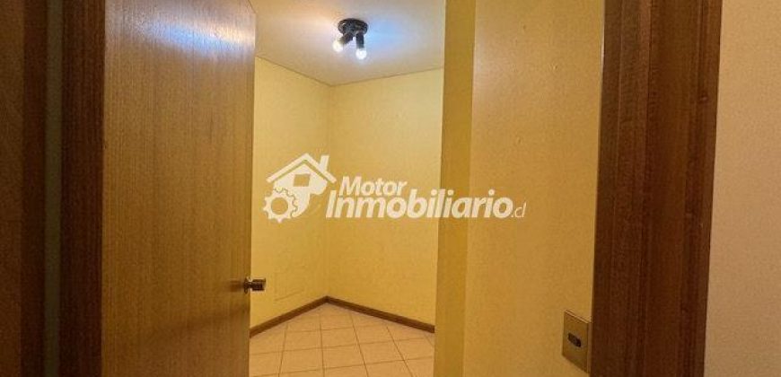 SE ARRIENDA GRAN DEPARTAMENTO DE 4 DORMITORIOS, 3 BAÑOS, 2 ESTACIONAMIENTOS Y 1 BODEGA EN TEMUCO, A PASOS DE CLÍNICAS Y CENTROS COMERCIALES