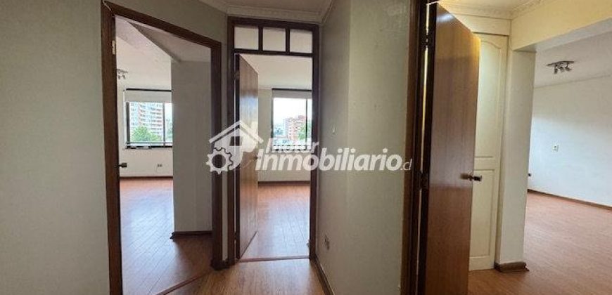 SE ARRIENDA GRAN DEPARTAMENTO DE 4 DORMITORIOS, 3 BAÑOS, 2 ESTACIONAMIENTOS Y 1 BODEGA EN TEMUCO, A PASOS DE CLÍNICAS Y CENTROS COMERCIALES