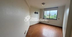 SE ARRIENDA GRAN DEPARTAMENTO DE 4 DORMITORIOS, 3 BAÑOS, 2 ESTACIONAMIENTOS Y 1 BODEGA EN TEMUCO, A PASOS DE CLÍNICAS Y CENTROS COMERCIALES