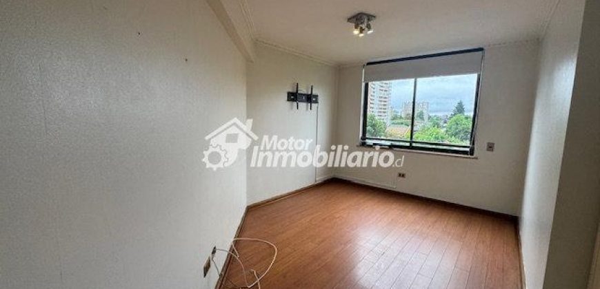 SE ARRIENDA GRAN DEPARTAMENTO DE 4 DORMITORIOS, 3 BAÑOS, 2 ESTACIONAMIENTOS Y 1 BODEGA EN TEMUCO, A PASOS DE CLÍNICAS Y CENTROS COMERCIALES