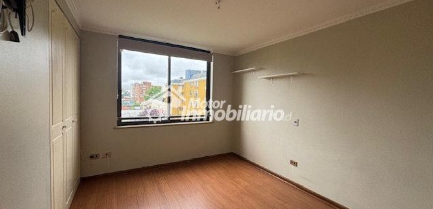 SE ARRIENDA GRAN DEPARTAMENTO DE 4 DORMITORIOS, 3 BAÑOS, 2 ESTACIONAMIENTOS Y 1 BODEGA EN TEMUCO, A PASOS DE CLÍNICAS Y CENTROS COMERCIALES