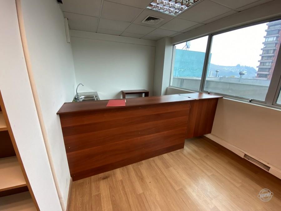 SE ARRIENDA AMPLIA Y LUMINOSA OFICINA EN EL CENTRO DE TEMUCO, ARTURO PRAT