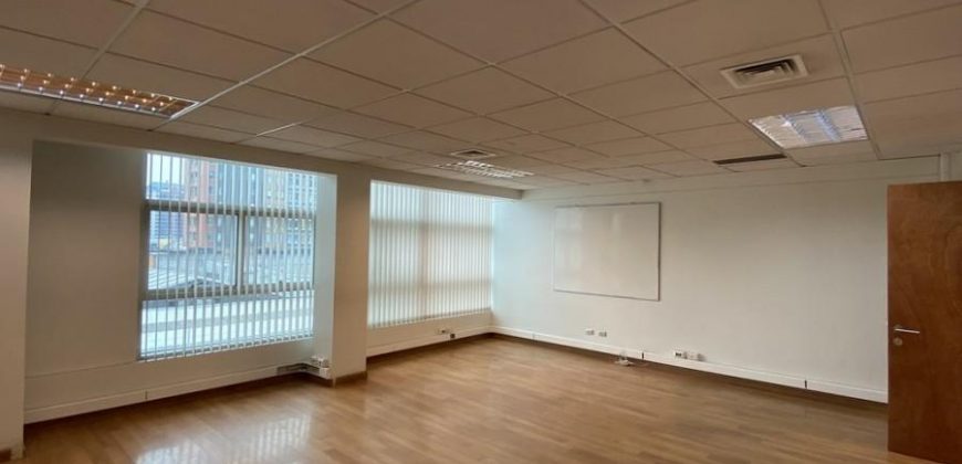SE ARRIENDA AMPLIA Y LUMINOSA OFICINA EN EL CENTRO DE TEMUCO, ARTURO PRAT